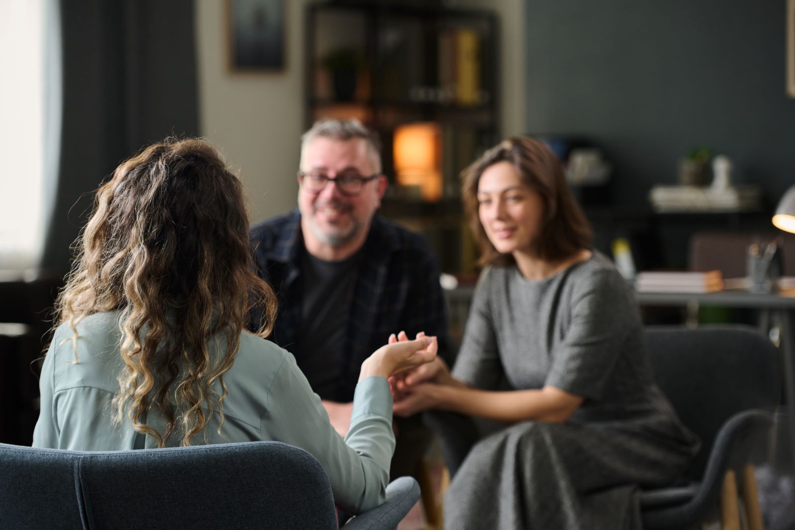 Casal de meia idade em consulta de Terapia de casal em centro de psicologia em Coimbra